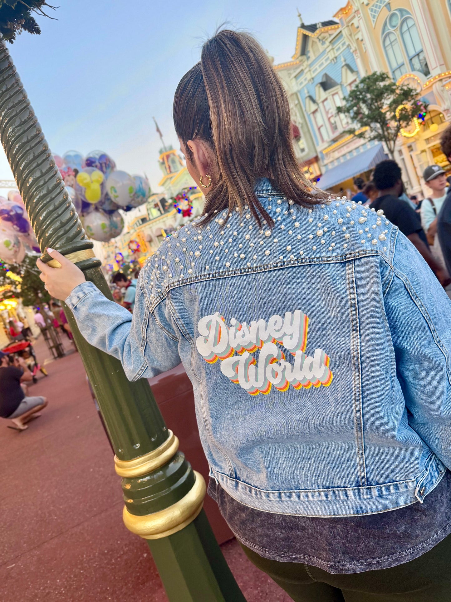 Chaqueta vaquera perlada en tonos pastel Magic World